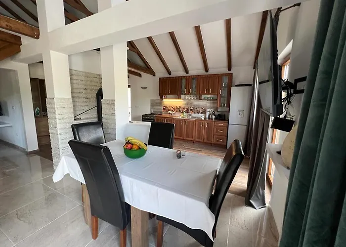 Tatil Evi Vikendica Oliver *